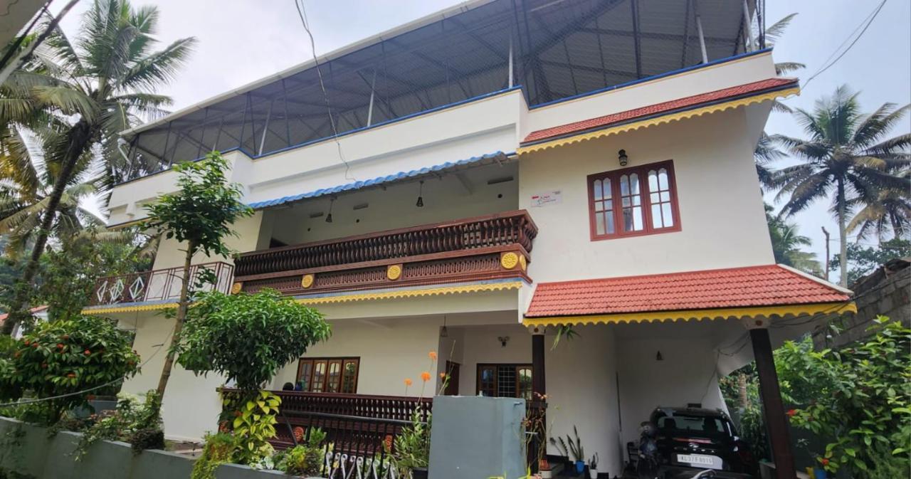 Pknhomestay Kumily Thekkady Exteriör bild