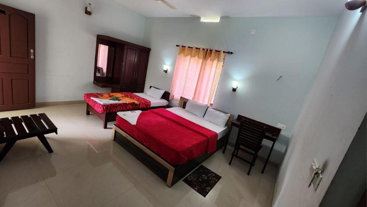 Pknhomestay Kumily Thekkady Exteriör bild