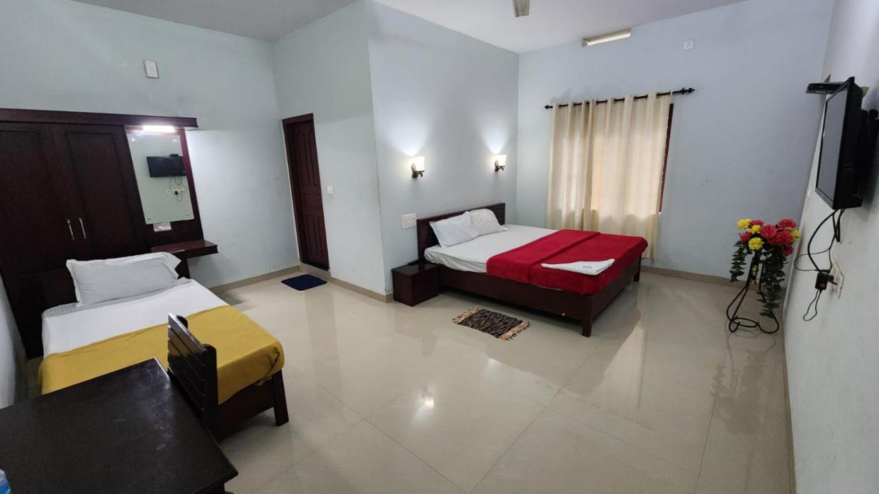 Pknhomestay Kumily Thekkady Exteriör bild
