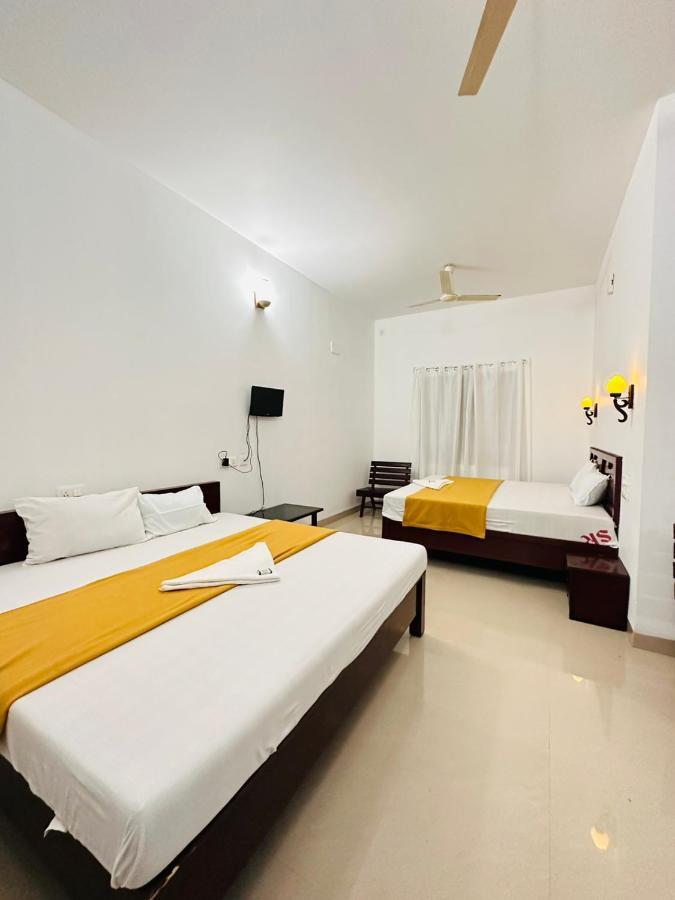 Pknhomestay Kumily Thekkady Exteriör bild