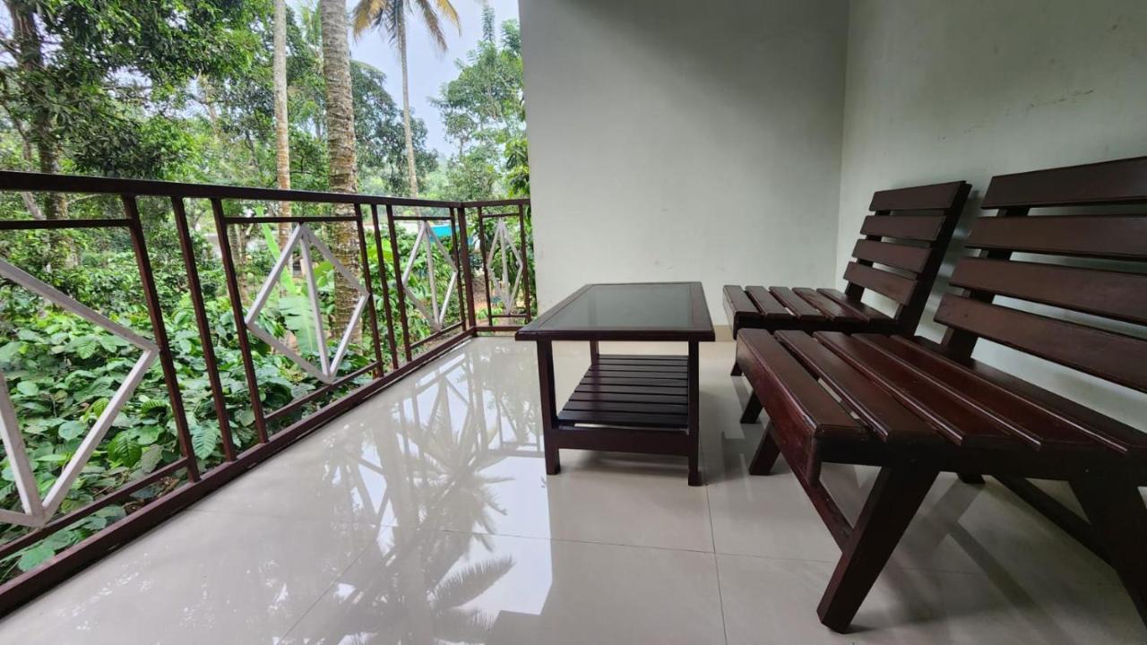 Pknhomestay Kumily Thekkady Exteriör bild