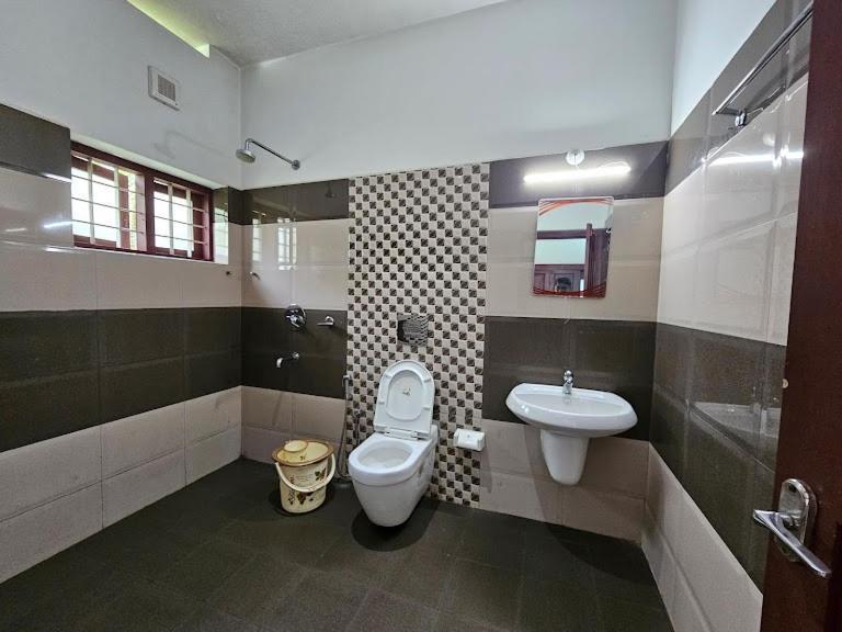 Pknhomestay Kumily Thekkady Exteriör bild