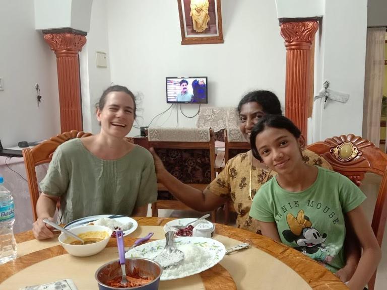 Pknhomestay Kumily Thekkady Exteriör bild